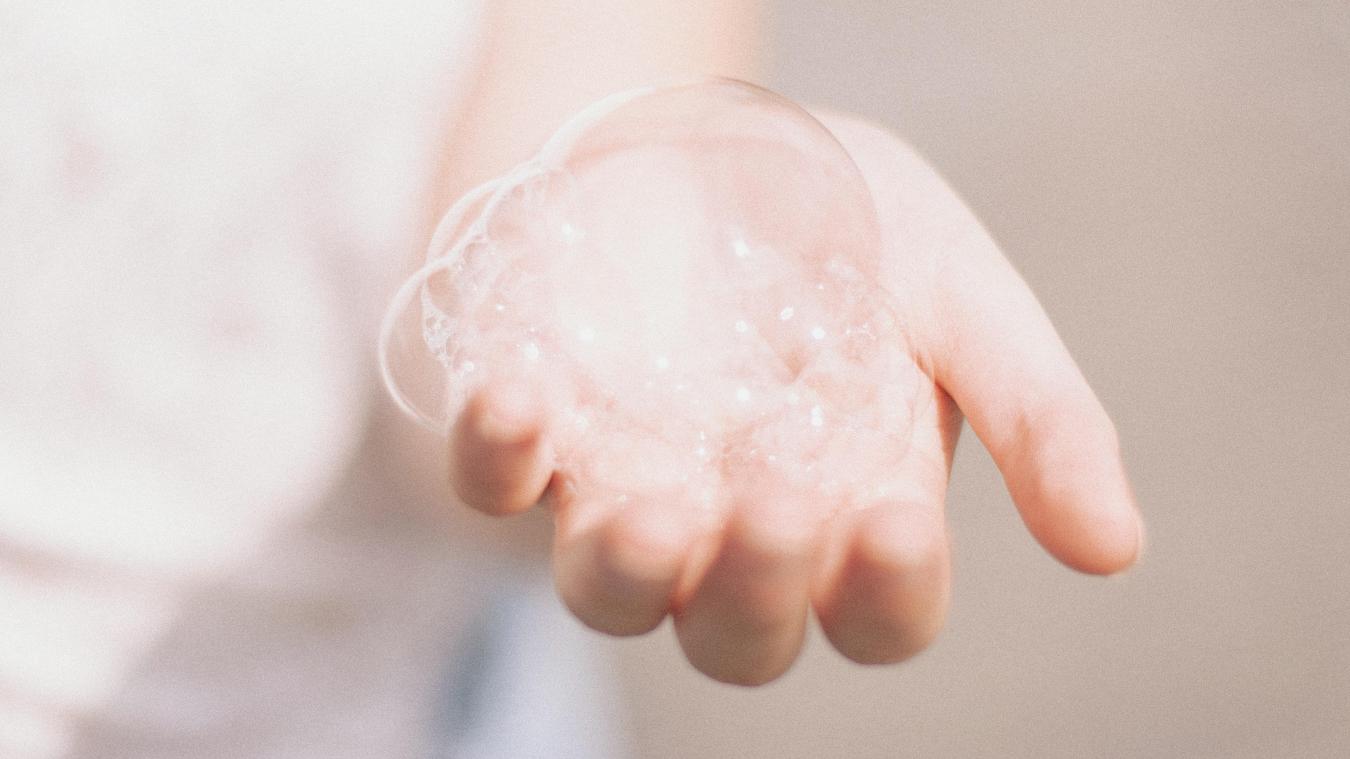 Refillution voor Mei Plasticvrij: breng je spullen binnen bij de Kringwinkel en vul gratis je fles Ecover (af)wasmiddel