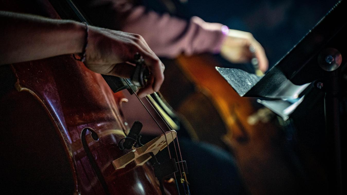 Vrouw krijgt orgasme tijdens klassiek concert