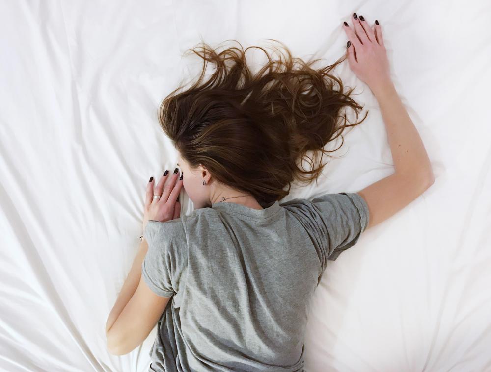 Dit is de slechtste positie om in te slapen voor je lichaam