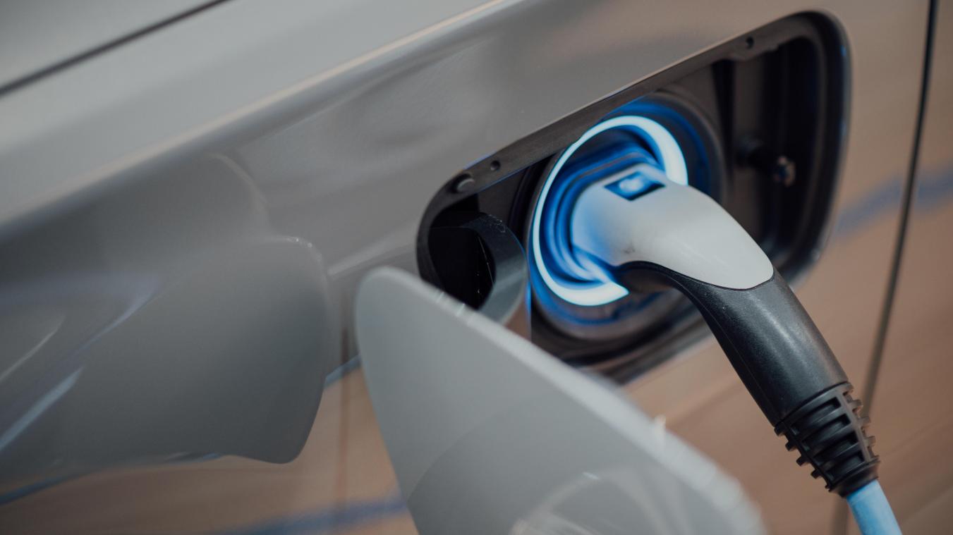 Antwerpen wil elektrische deelauto’s opladen met mobiele laadpalen