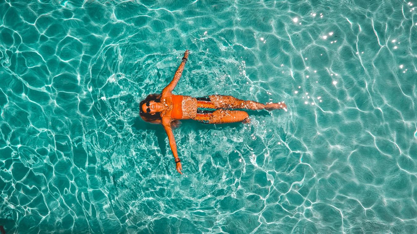 5 menstruatiebikini’s en -badpakken om de zomer in te plonzen