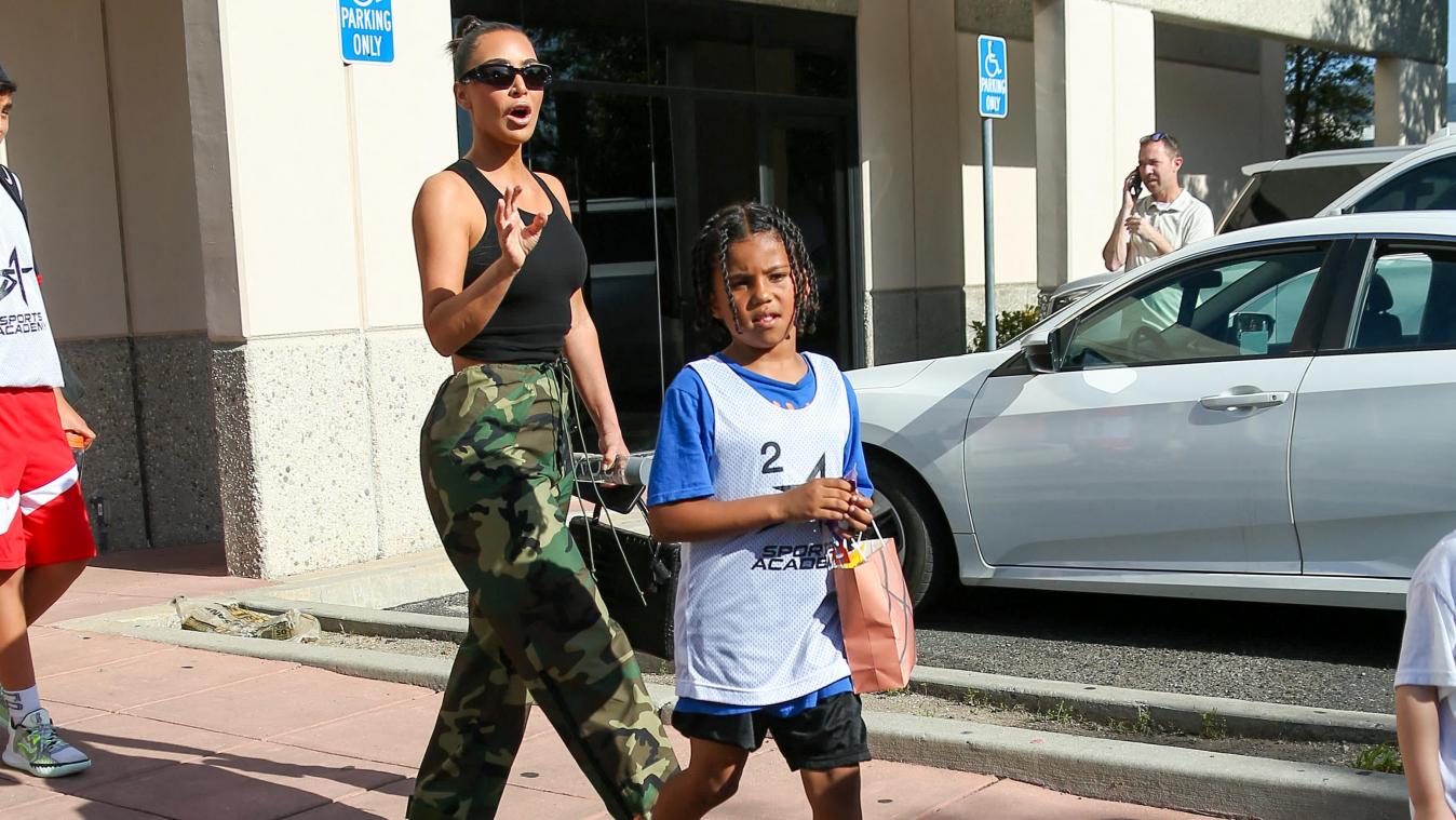Saint (7) zegt in videoboodschap voor moederdagdat hij vaak tegen mama Kim Kardashian zegt dat ze «niks voor hem betekent»