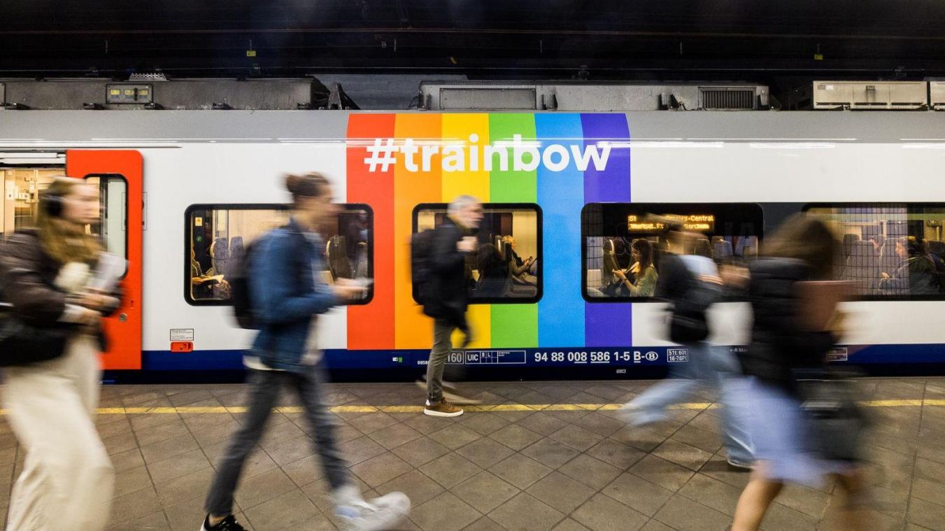 NMBS laat regenboogtrein rijden in strijd tegen homofobie