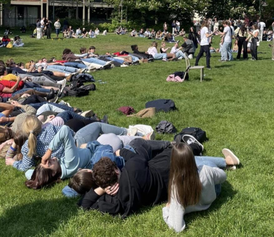 75 mensen vormen spoon circle in Leuven na oproep op TikTok