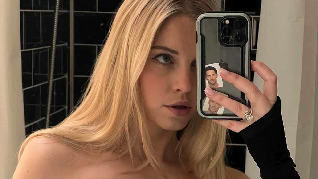 Bab Buelens lokt met sexy selfie geestige reactie uit bij haar man (foto)