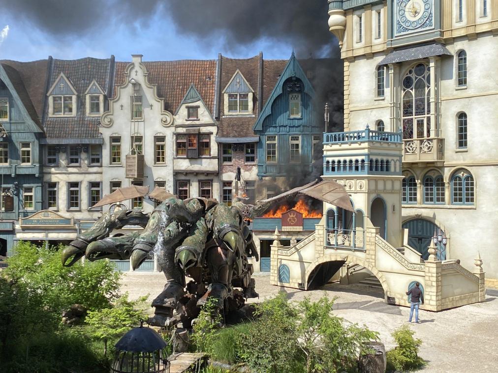 Efteling: theater Raveleijn vat vuur