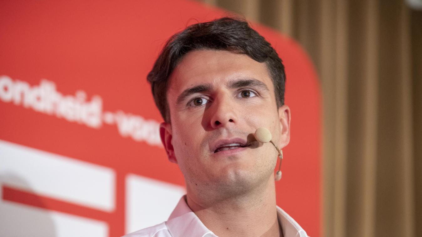 OEPS. Nepaccount troggelt slachtoffers geld af in naam van Conner Rousseau