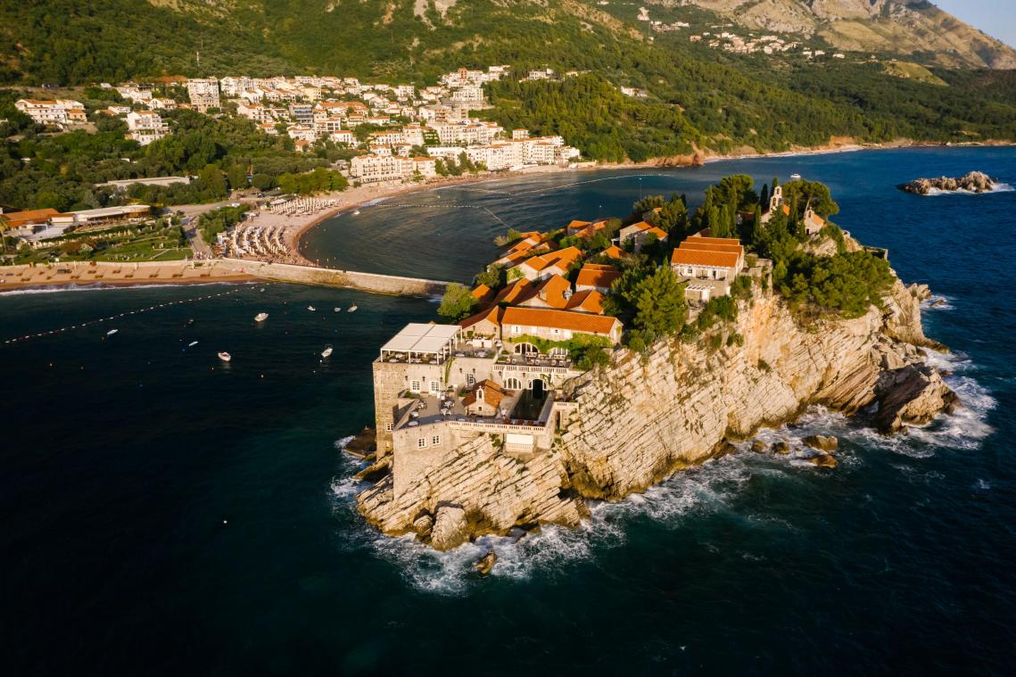 CHECK-IN. Montenegro, tussen bergen en zee
