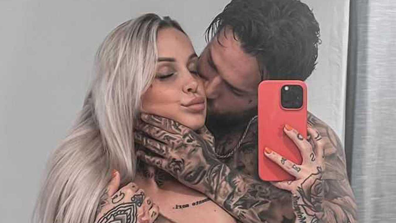 ‘Temptation’-Pommeline poseert halfnaakt met vriend: «Waaauw, zo knap!» (foto)