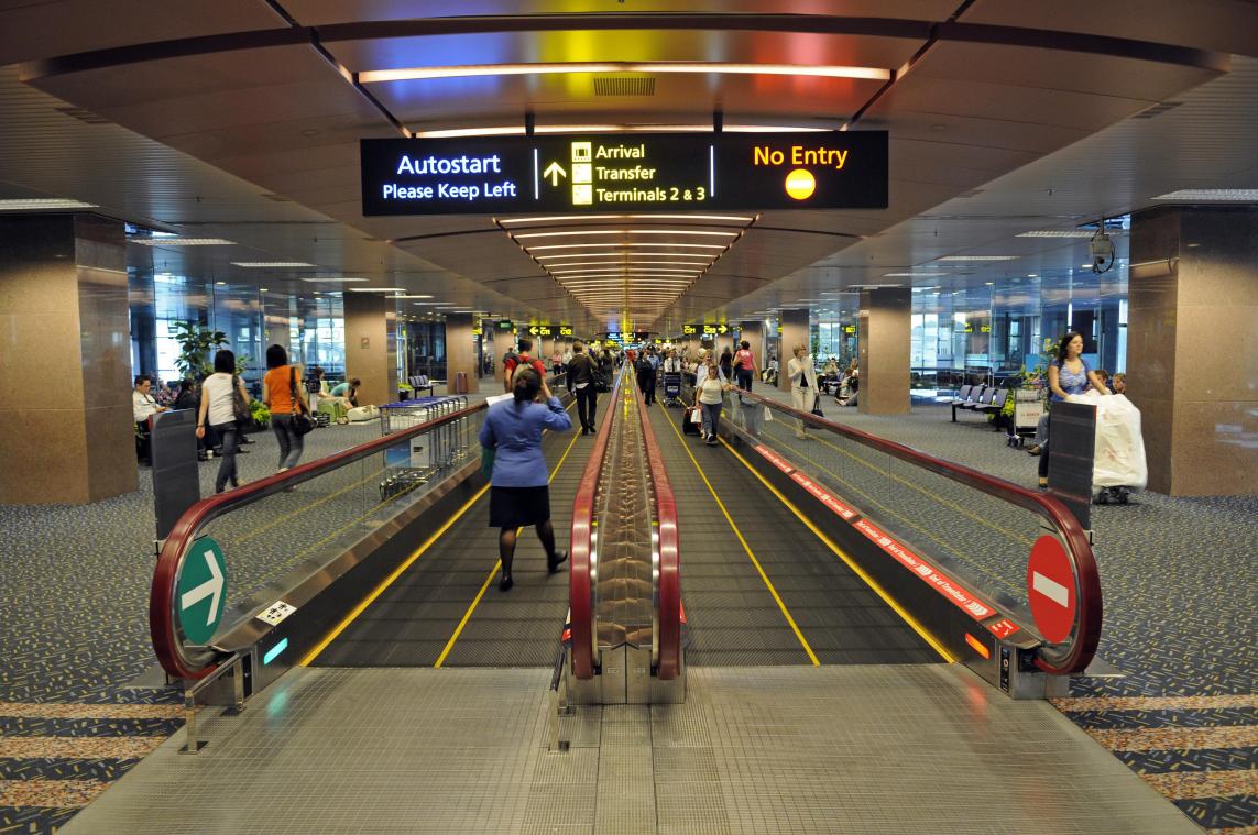 Vrouw moet been amputeren nadat ze vastzit in roltrap op luchthaven: «Hartverscheurend»