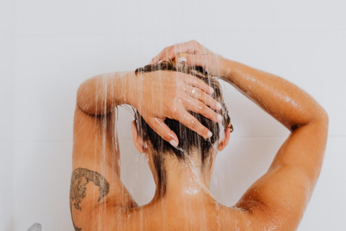 Plassen onder de douche: dit is waarom artsen het ten sterkste afraden