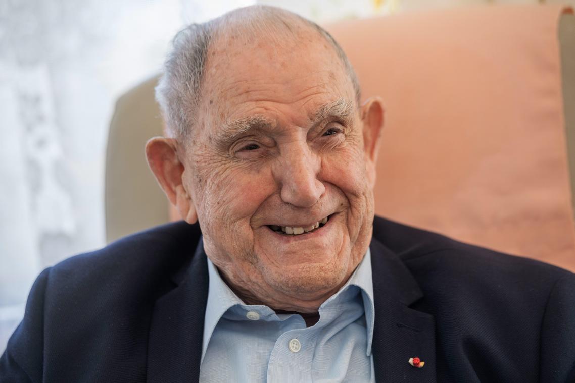 Frankrijk rouwt om dood van laatste Franse veteraan die landing in Normandië overleefde (video)