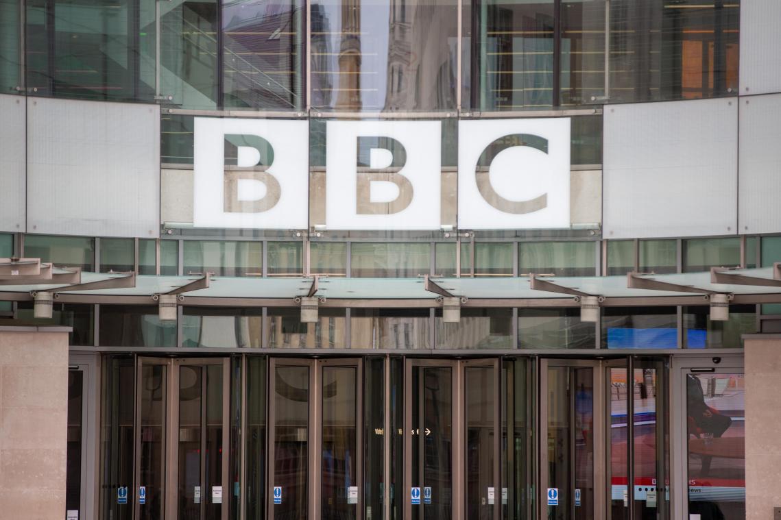 «Bekende» BBC-presentator op non-actief gezet na beschuldigingen van misbruik