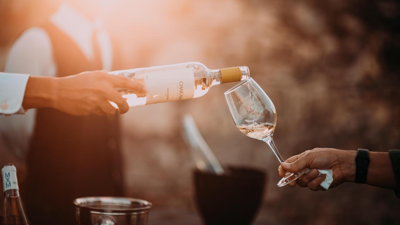 Waarom je je fles witte wijn of rosé beter niet in de frigo bewaart