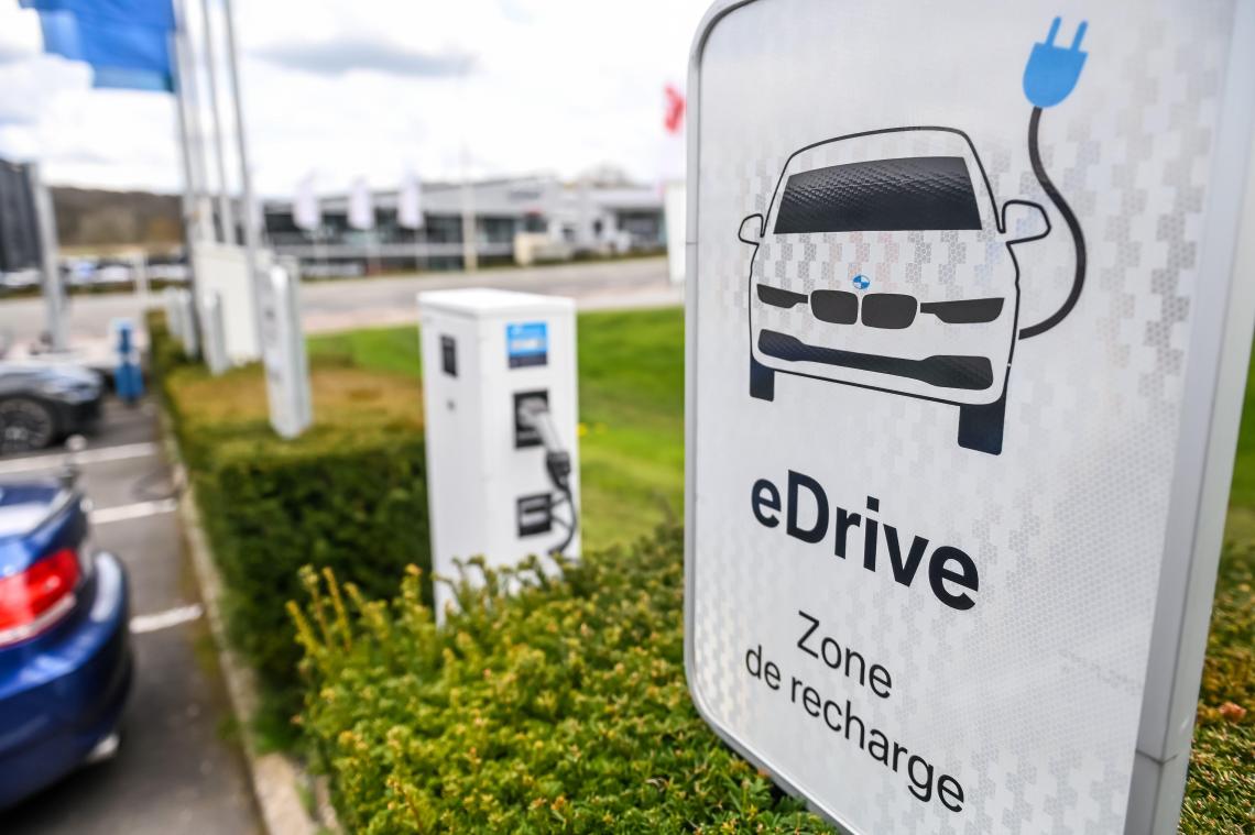 Vanaf 2026 moeten om de 60 km laadpalen staan op Europese snelwegen