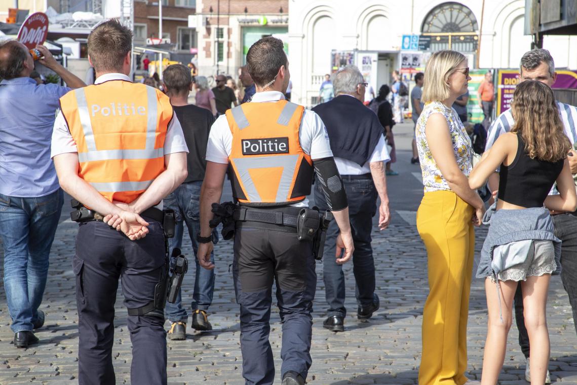 OEPS. Dealer biedt politieman in burger drugs aan op Gentse Feesten