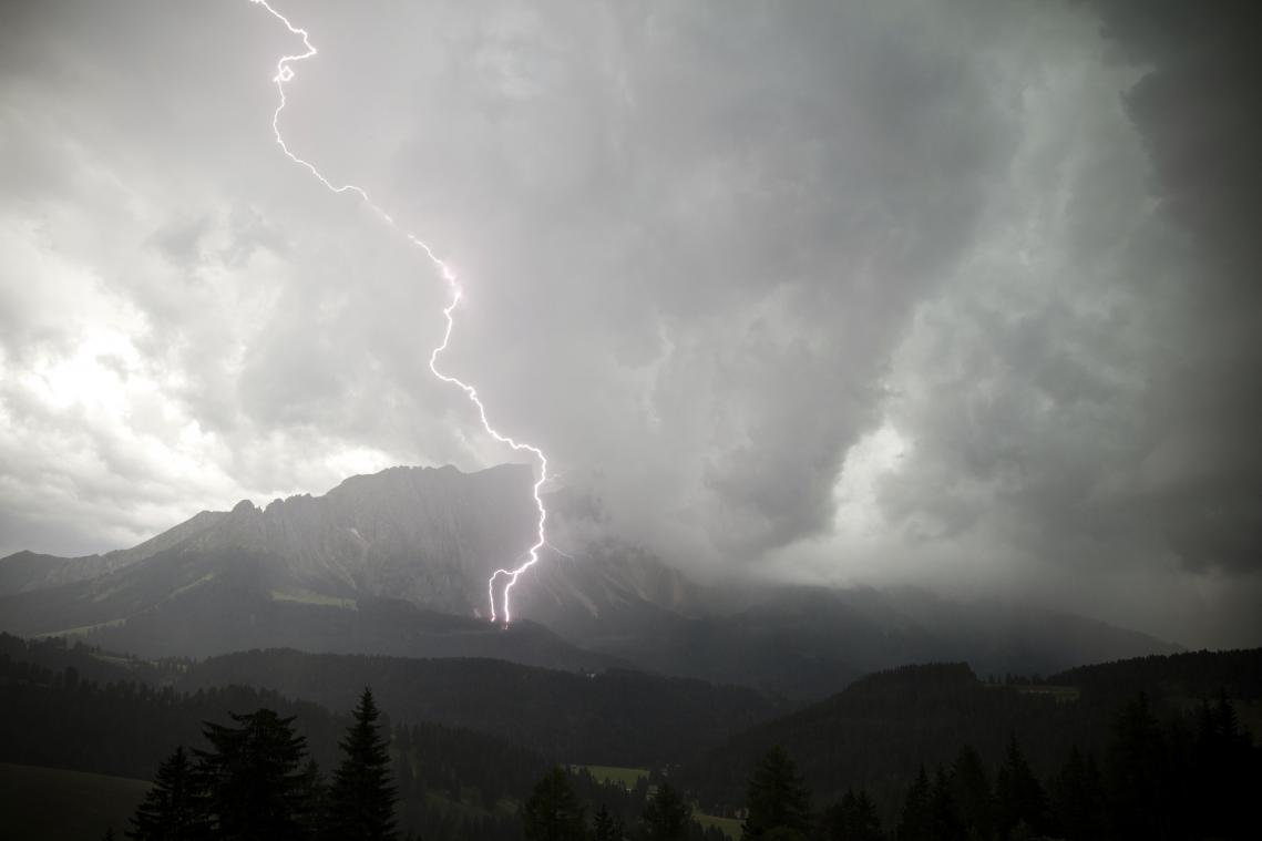Zeker 110 gewonden door hevig onweer en enorme hagelbollen in noorden van Italië (video)