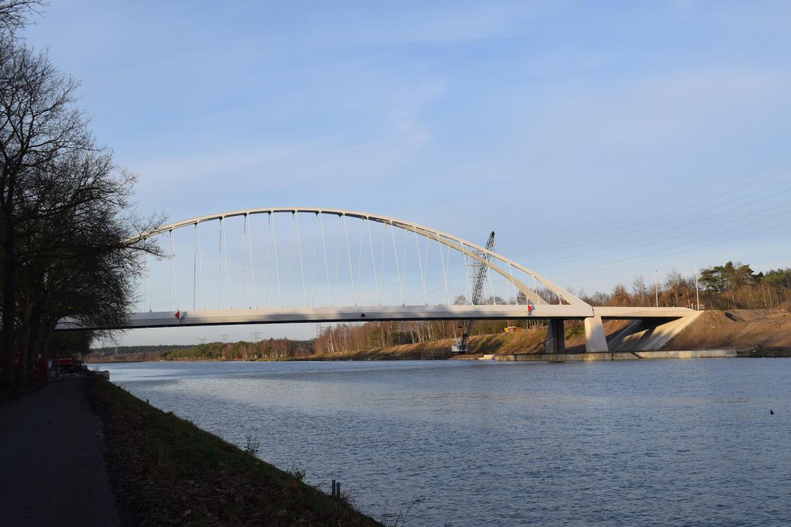 Lugubere vondst in Albertkanaal: lichaamsdelen van vrouw aangetroffen in koelkast