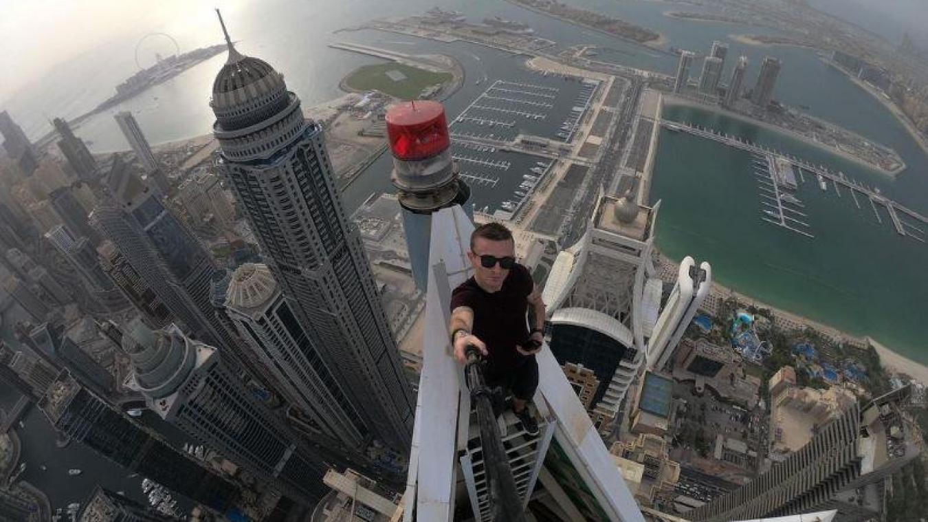 WTF. Waaghals valt van wolkenkrabber 220 meter naar beneden: «Hij bonkte nog op het raam om gered te worden»