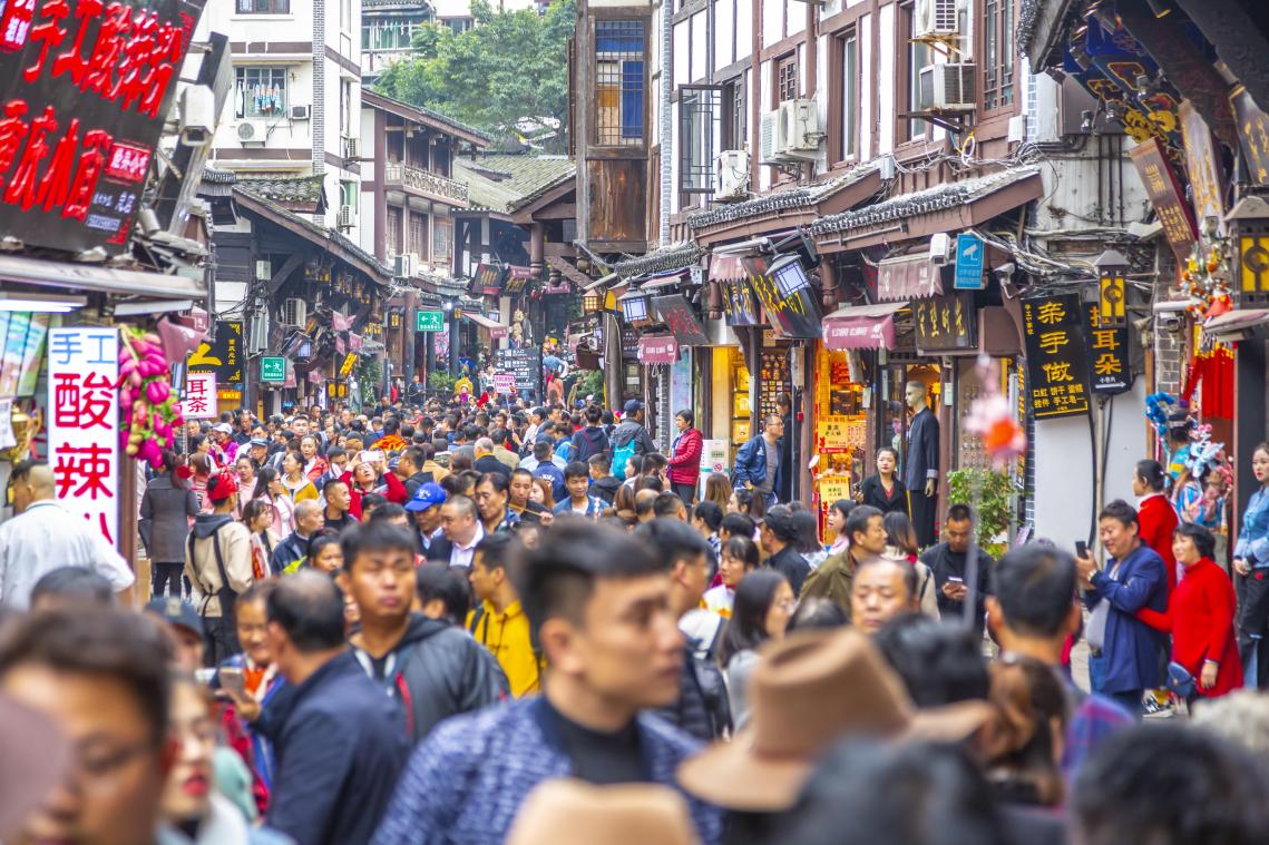 Bizarre trend in China: ouders huren hun werkloze kinderen in en betalen salaris