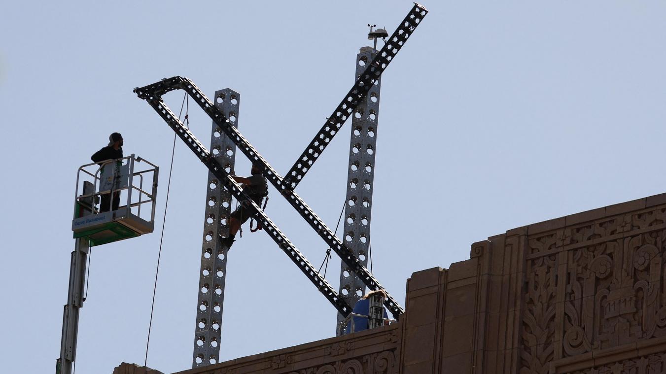 Flikkerend X-logo wordt van Twittergebouw in San Francisco gehaald: «Geen vergunning»
