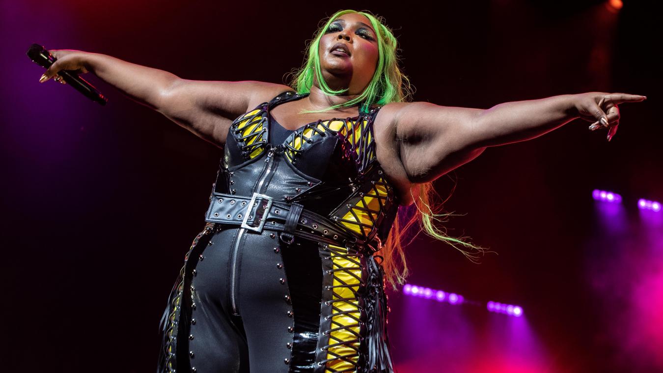 Lizzo aangeklaagd door ex-medewerkers voor intimidatie