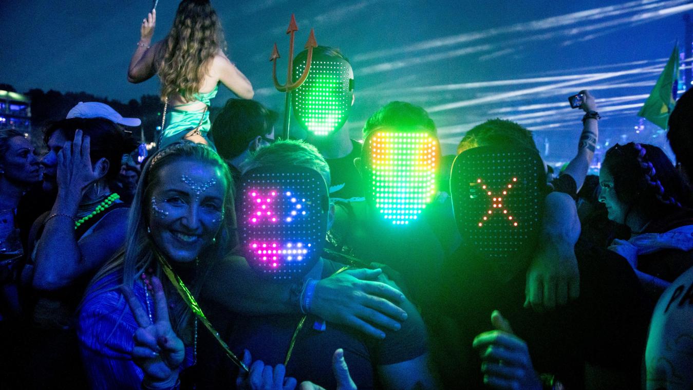 Tomorrowland gaat duurzamere vliegtuigbrandstof aankopen ter compensatie van kerosine
