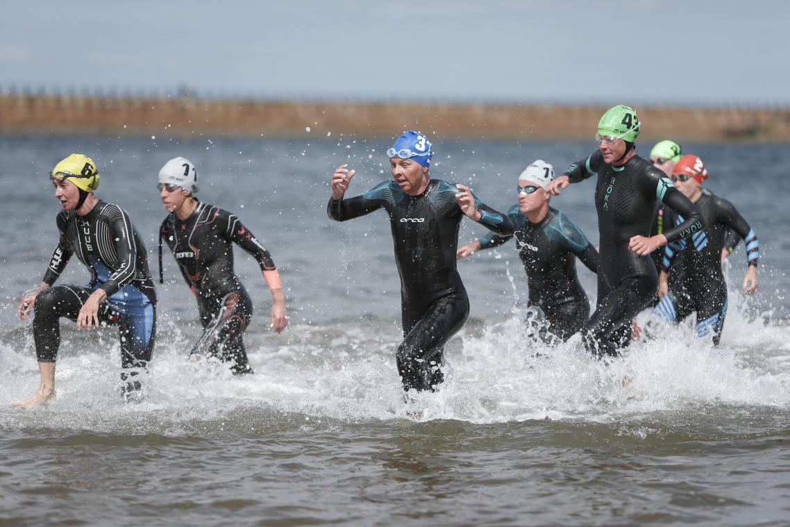 WTF. 57 atleten kampen met diarree na kampioenschap triatlon: «Komt ervan als je in stront zwemt»