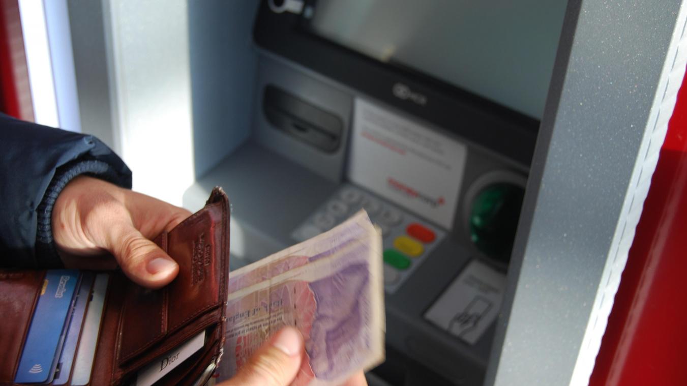 Technisch defect veroorzaakt chaotische scènes aan Ierse bankautomaten