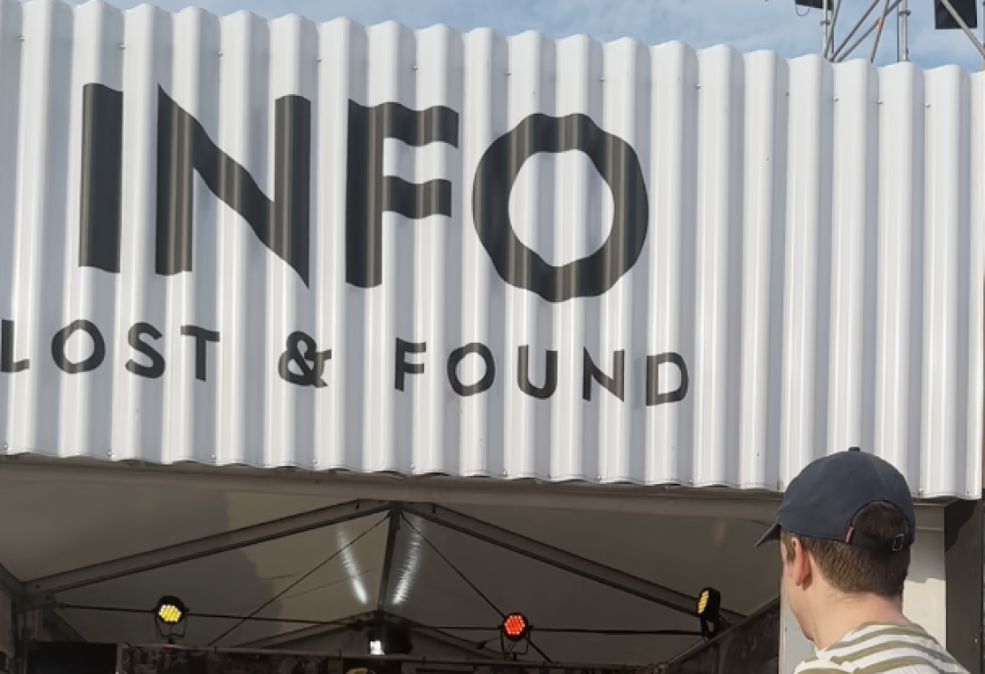 Een blik achter de schermen van het baken van hoop op Pukkelpop: de Lost & Found