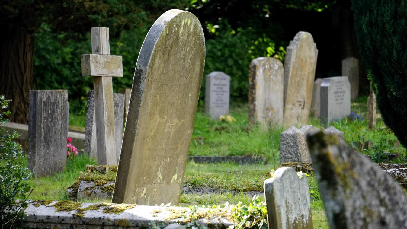 Engelse politie wil hekken rond grafstenen plaatsen om seks op graven tegen te gaan