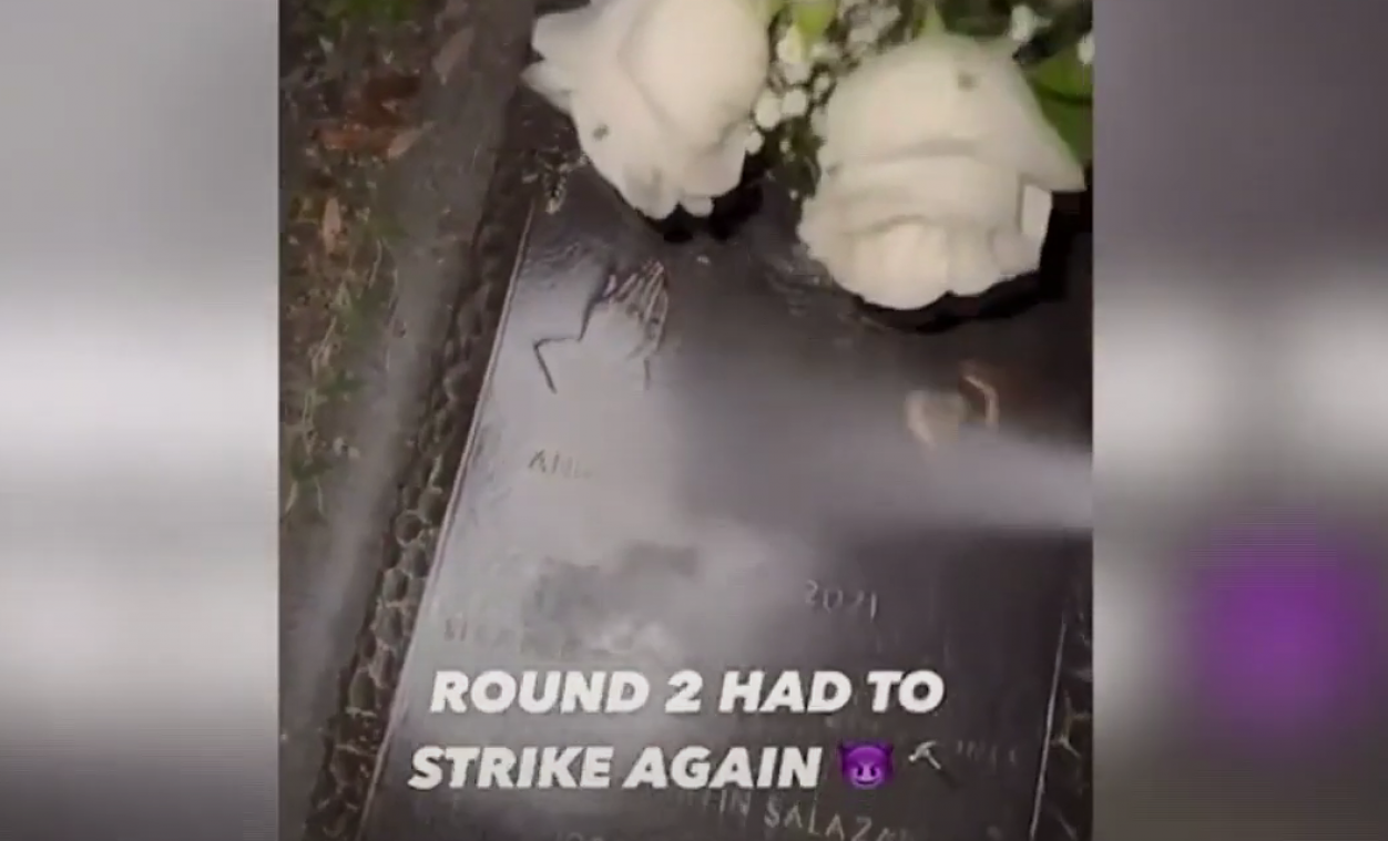 WTF. Man filmt hoe hij graven van overleden schoolgenoten vernielt en post video op Instagram (video)