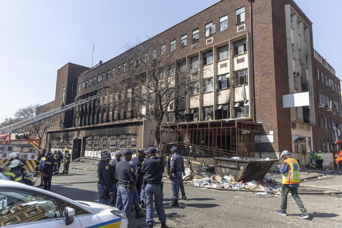 Dodentol van brand in flatgebouw in Zuid-Afrika stijgt naar 73 (video)