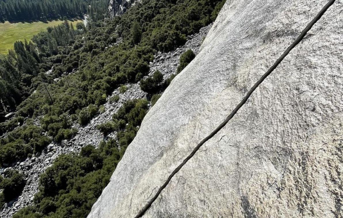 Mysterieuze scheur verschijnt van ene op andere dag in rotsformatie in Yosemite