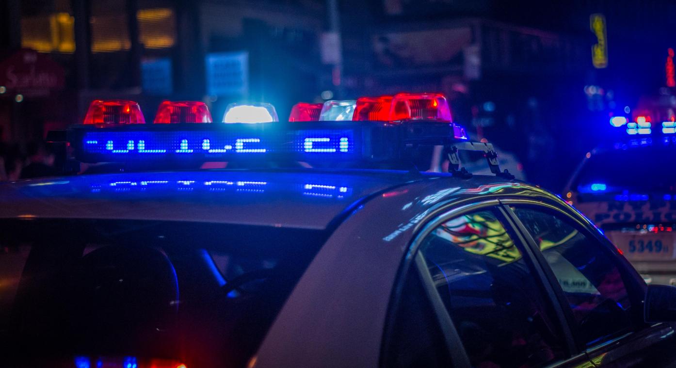WTF. Man laat 10-jarige zoon pick-up besturen op snelweg