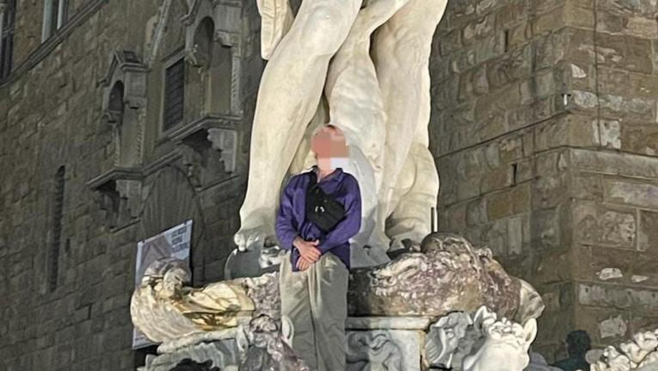 Toerist beschadigt beroemde fontein in Firenze voor een foto (video)