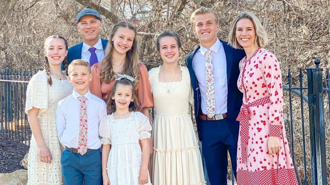 Influencer aangehouden voor mishandeling van haar zes kinderen