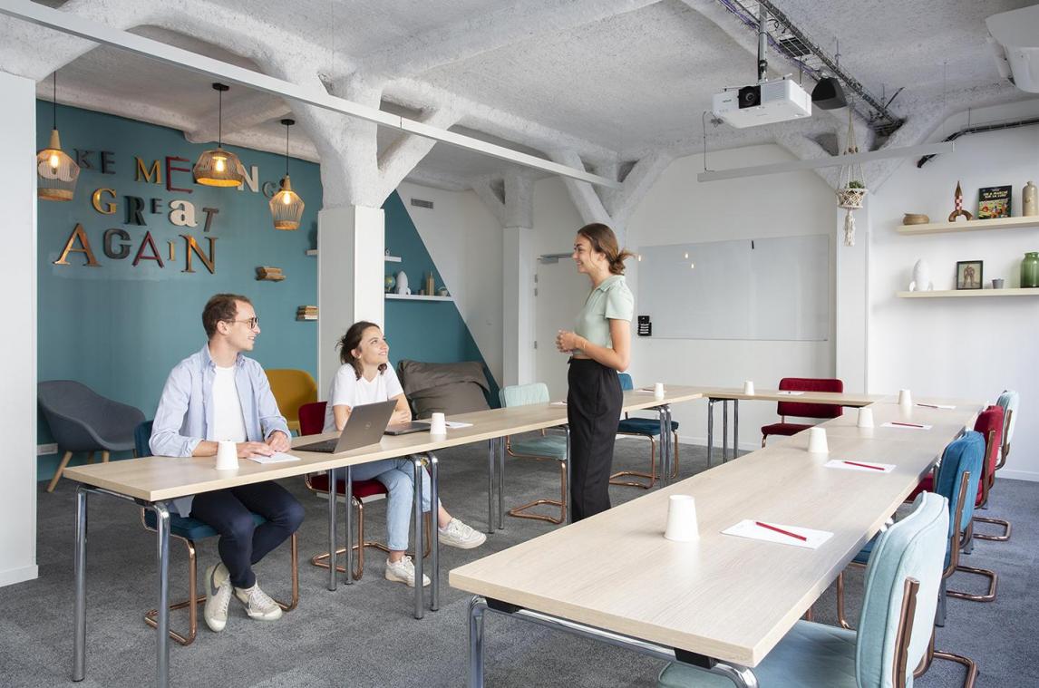 Helft Belgen wil collega's vaker zien op kantoor