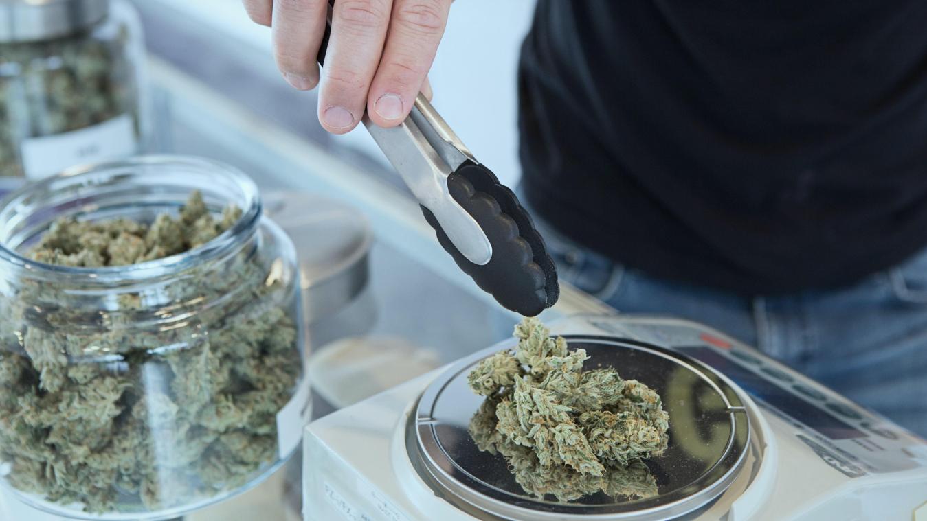 Jongeman probeert bijna 3 kg cannabis via postpakket België binnen te smokkelen