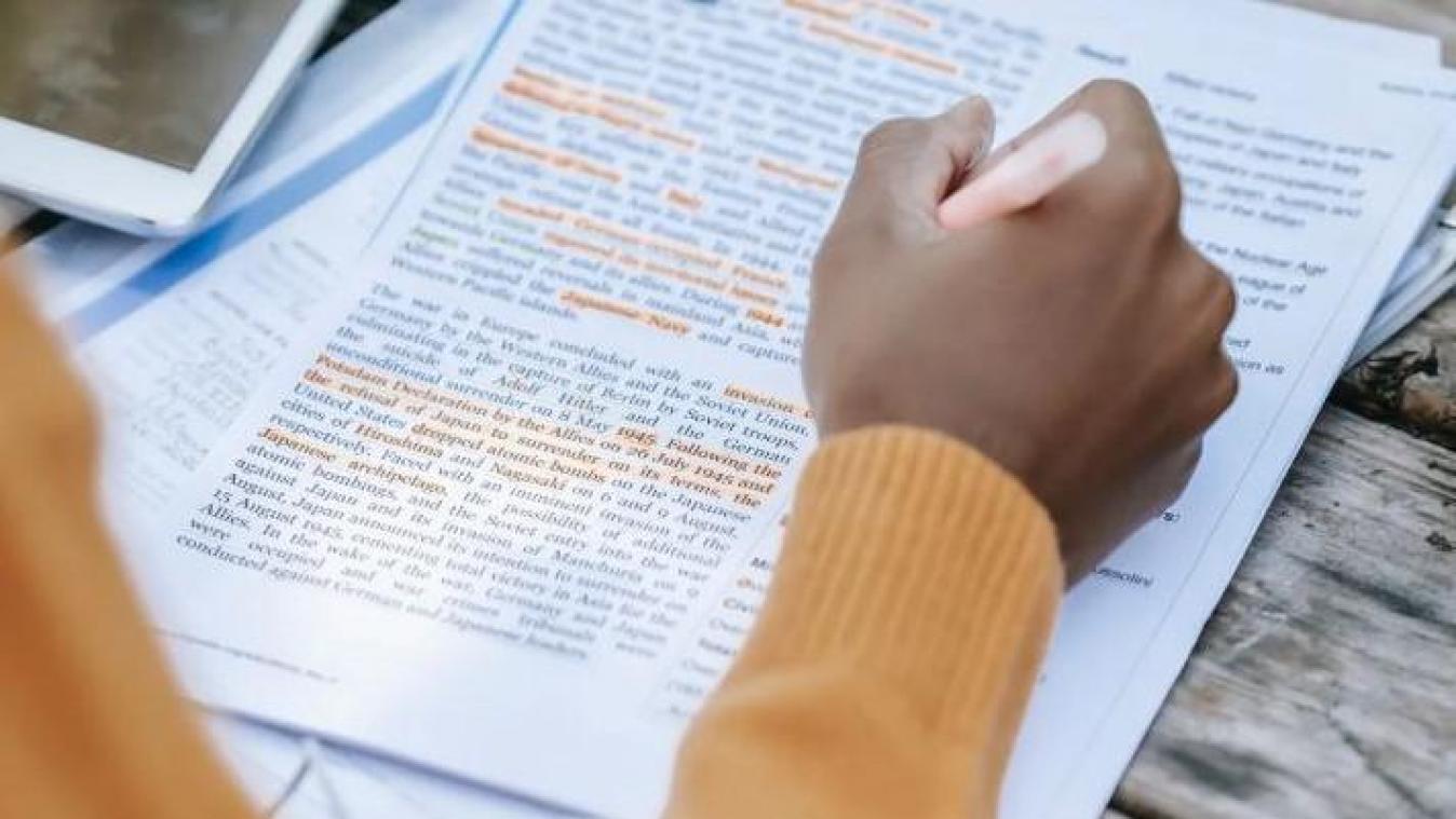 9 op 10 studenten houdt vast aan papieren studiemateriaal