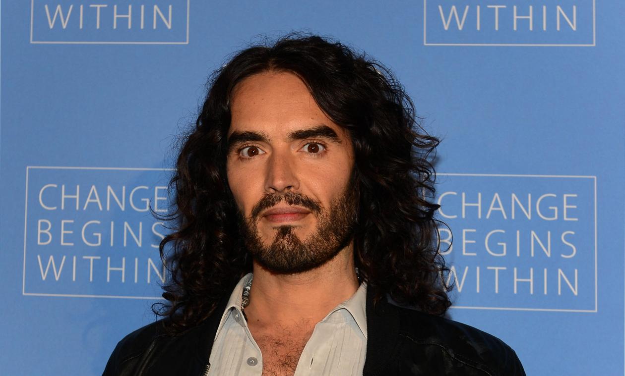 Britse comedian Russell Brand onder vuur: «Al zijn collega’s waren op de hoogte van zijn wangedrag»