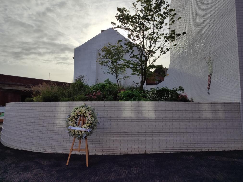 Charleroi onthult herdenkingstuin waar huis van Marc Dutroux vroeger stond (foto’s)