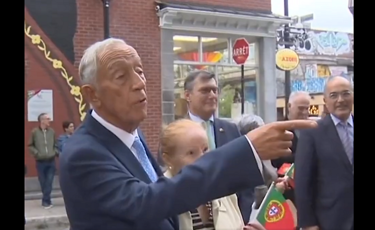 Portugese president onder vuur na seksistische en fatshamende opmerkingen: ‘Kijk naar haar decolleté!’ (video)