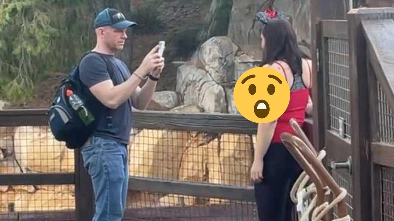 Ophef over vrouw die ‘ongepast’ poseert in Disneyland: «Dat doe je niet in een park voor kinderen!» (video)