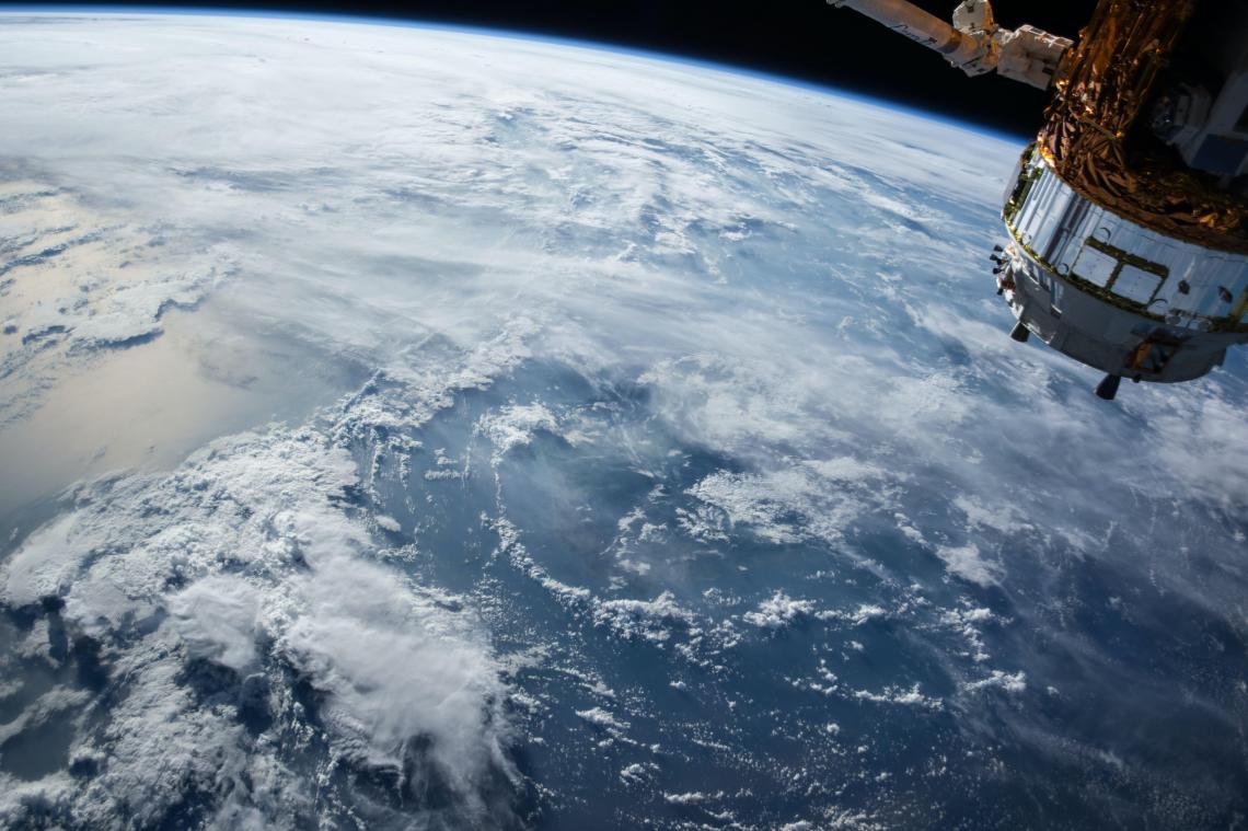 Eerste boete voor ruimteafval: communicatiebedrijf gestraft voor zwervende satelliet