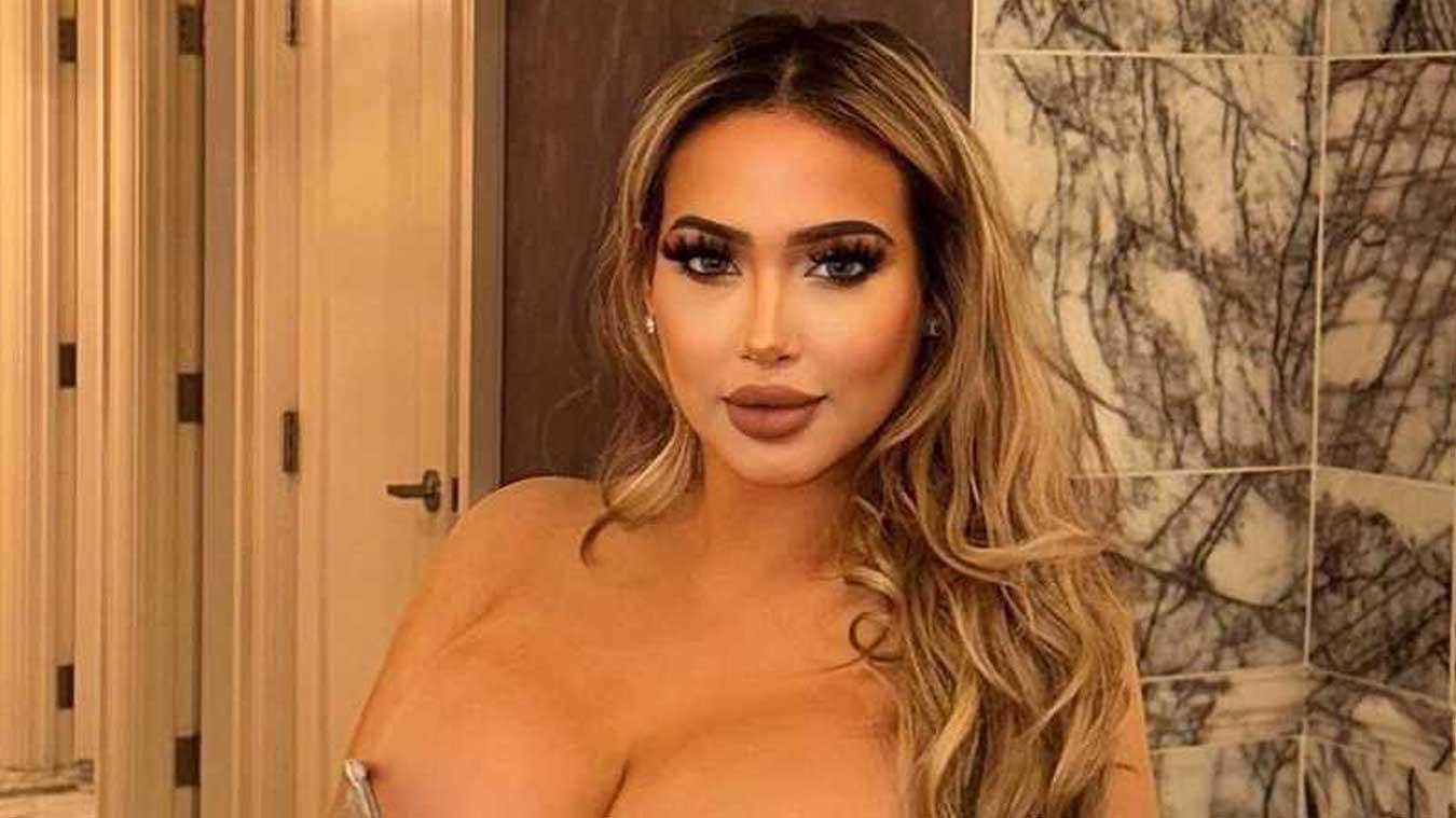 Galajurk van model zorgt voor verbazing: «Hoe beweeg je zonder dat je borsten eruit floepen?!» (foto)