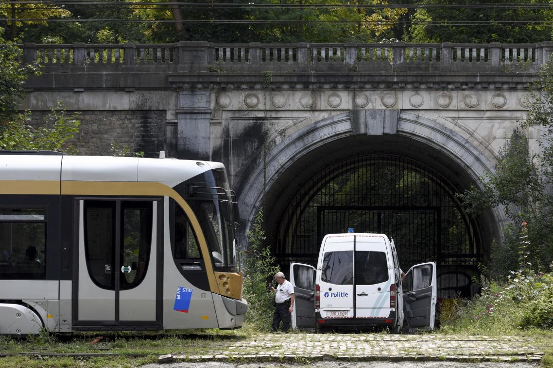 OEPS. Gauwdief probeert politie te bestelen op Brusselse tram