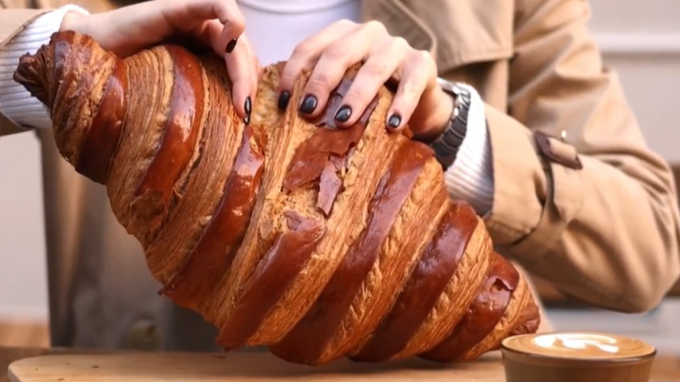 Virale reusachtige croissant komt naar Brussel