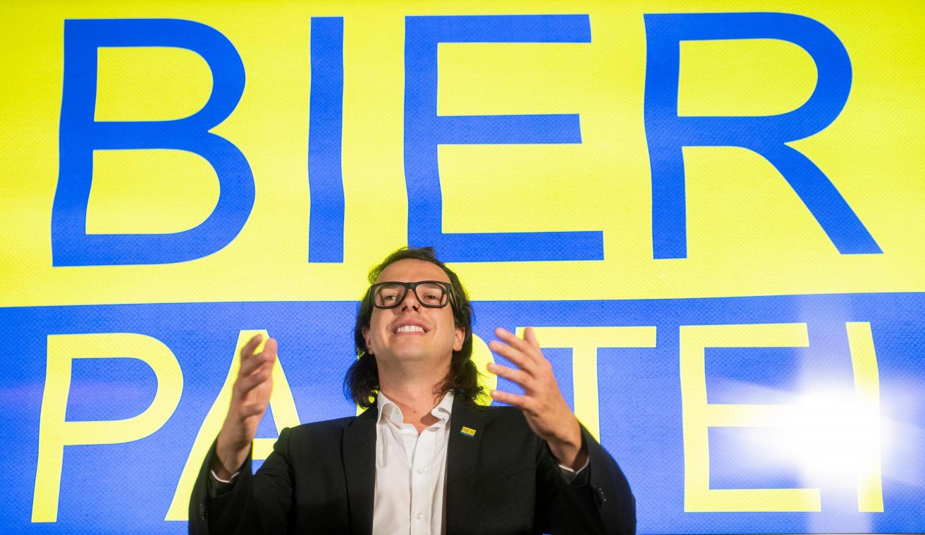 Een bierfontein, maandelijks gratis vat en extra belastingen op radler: plots is de Bierpartij derde grootste van Oostenrijk