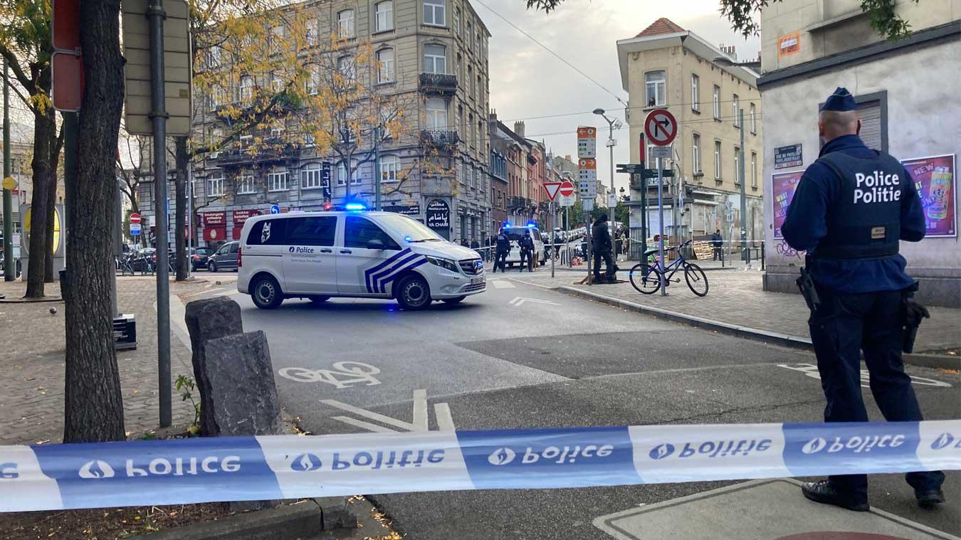 Dader van aanslag in Brussel neergeschoten in café: overleden op weg naar ziekenhuis